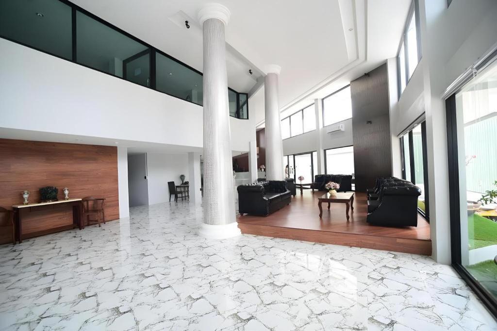 Chanthaburi Center Екстер'єр фото